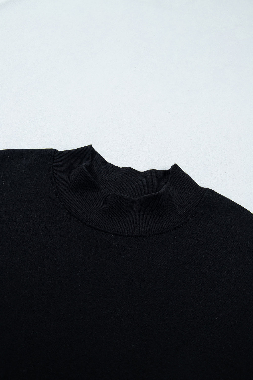 Sudadera Negra Oversize de Cuello Alto | Detallia