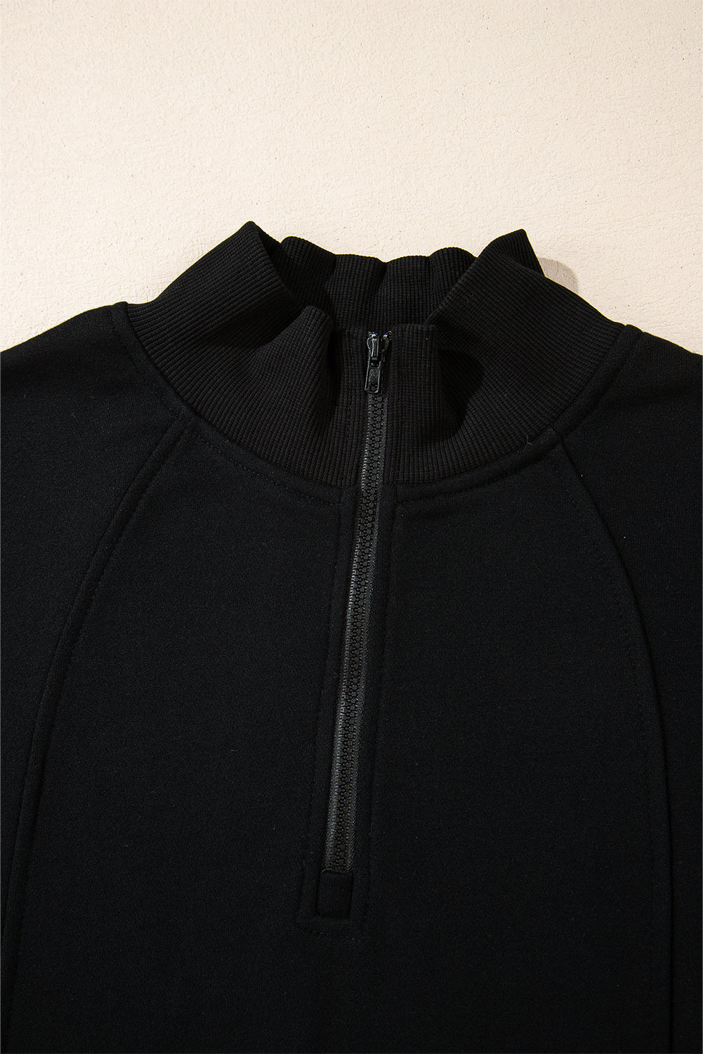 Sudadera Fucsia de Cuello Cremallera y Hombro Caído | Detallia