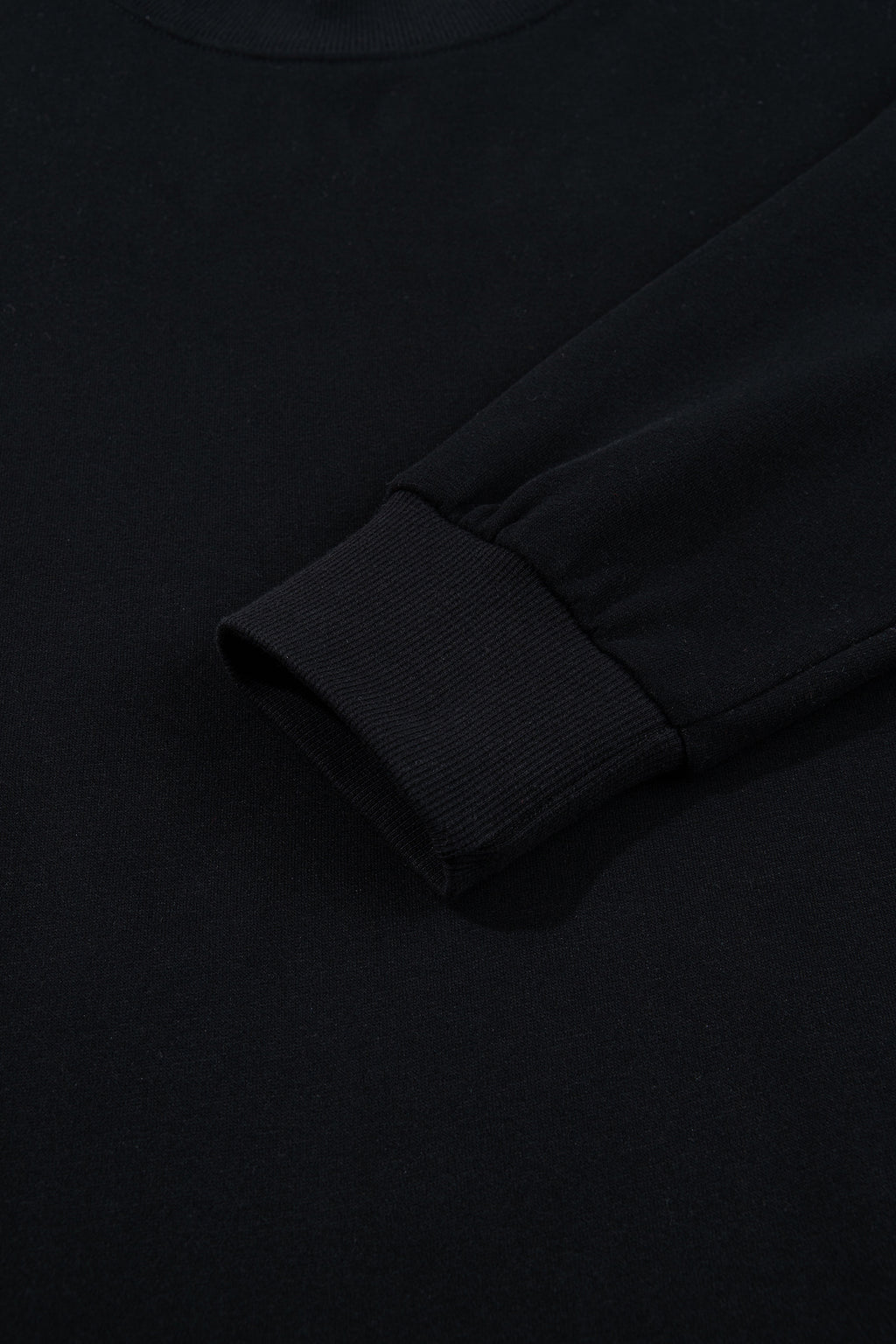 Sudadera Negra Oversize de Cuello Alto | Detallia