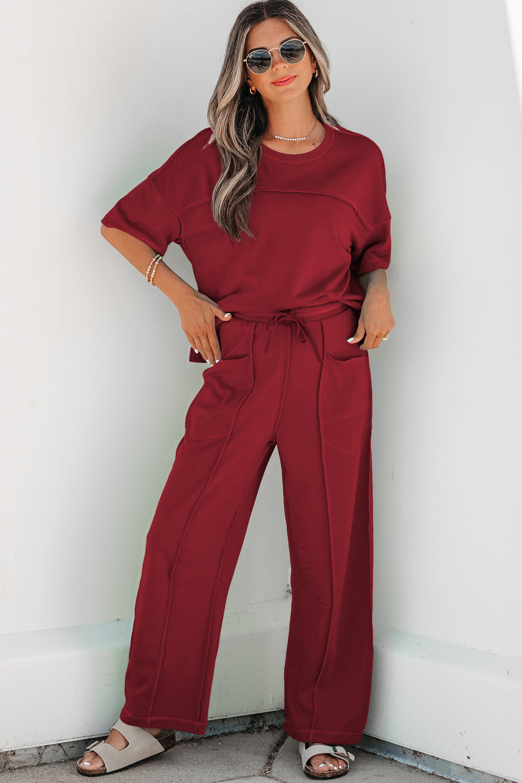 Conjunto Rojo Rosado de Camiseta Boxy y Pantalón Barrel | Detallia