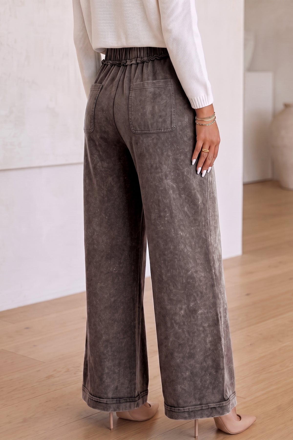 Pantalón Acampanado Café con Efecto Lavado Mineral | Detallia