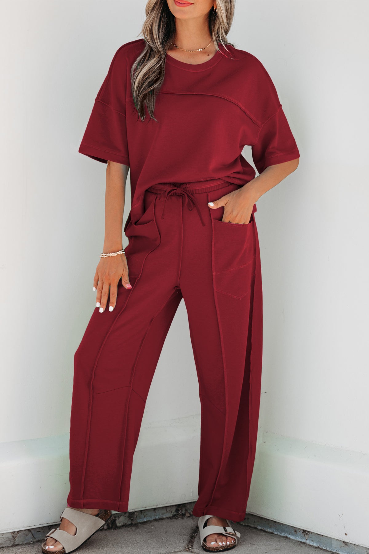 Conjunto Rojo Rosado de Camiseta Boxy y Pantalón Barrel | Detallia