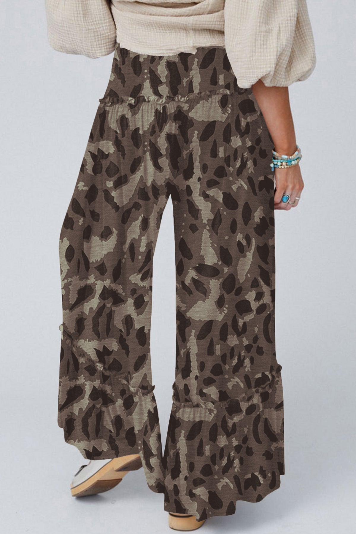 Pantalón Camuflaje Multicolor de Pernera Ancha | Detallia