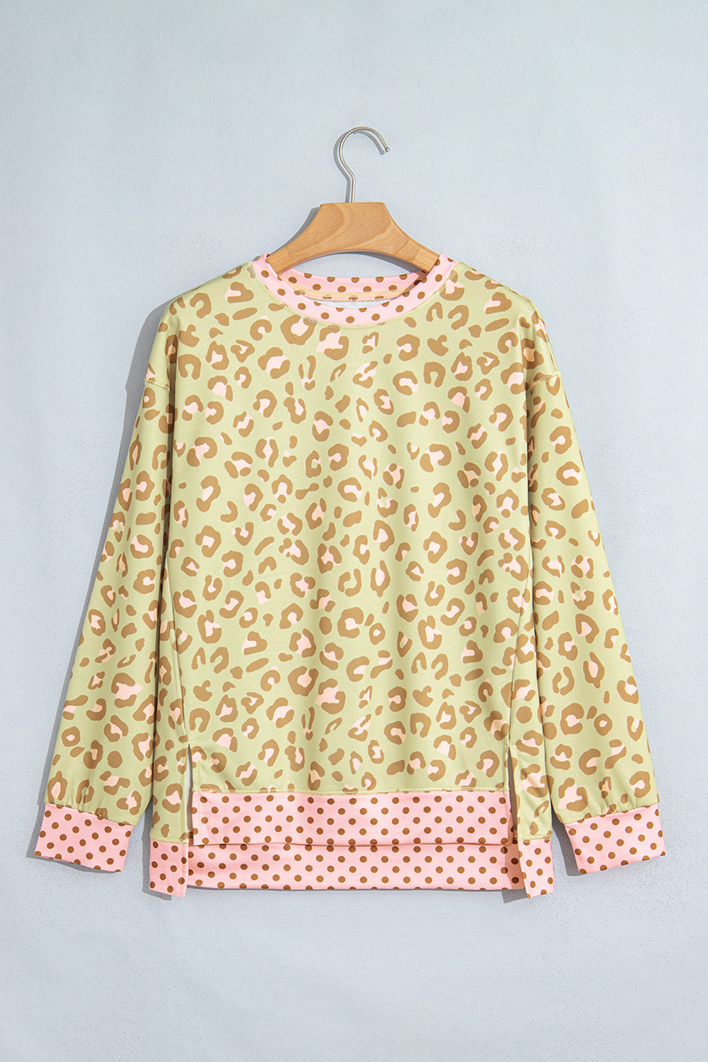 Top Caqui de Manga Larga con Estampado Leopardo y Lunares | Detallia