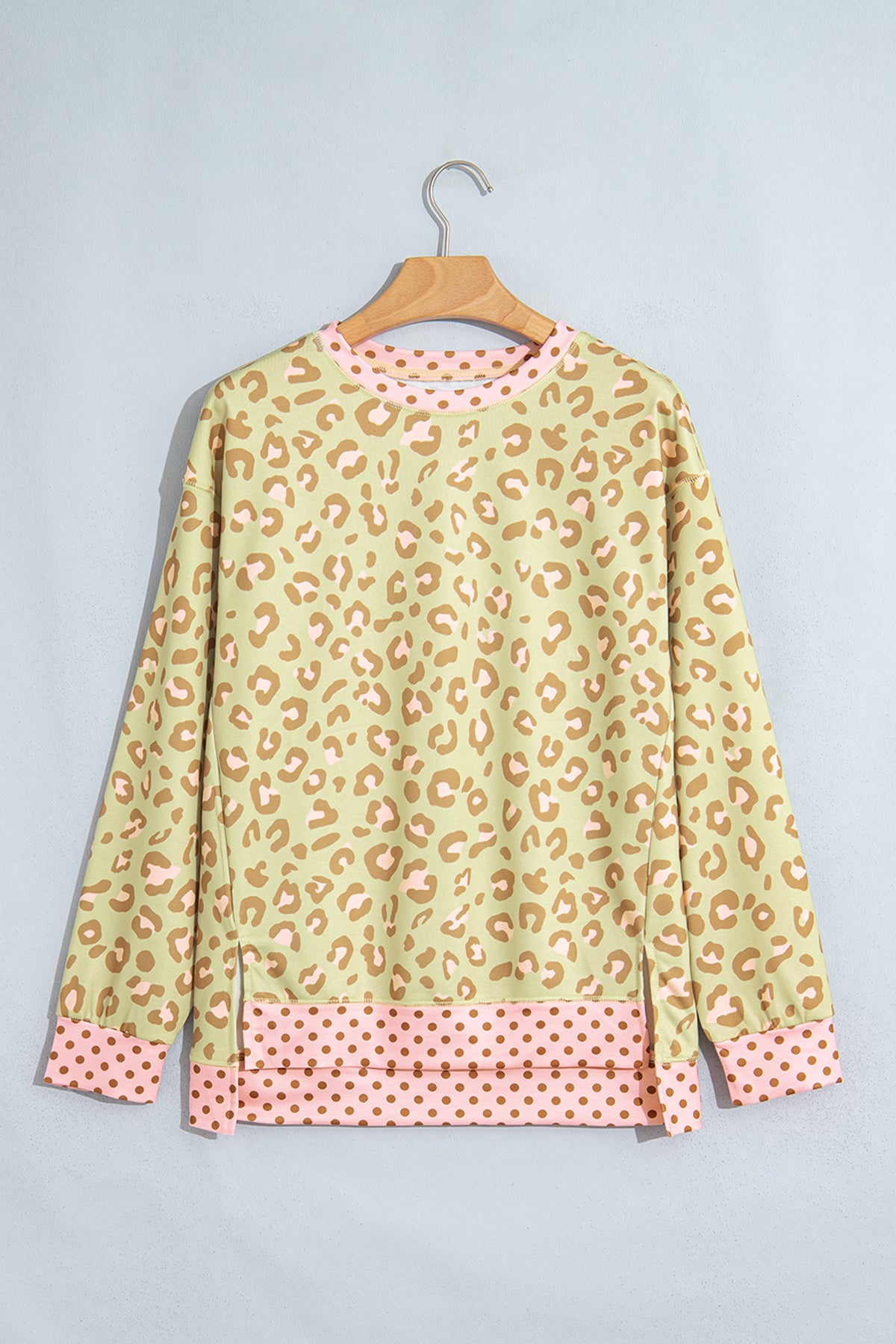 Top Caqui de Manga Larga con Estampado Leopardo y Lunares | Detallia