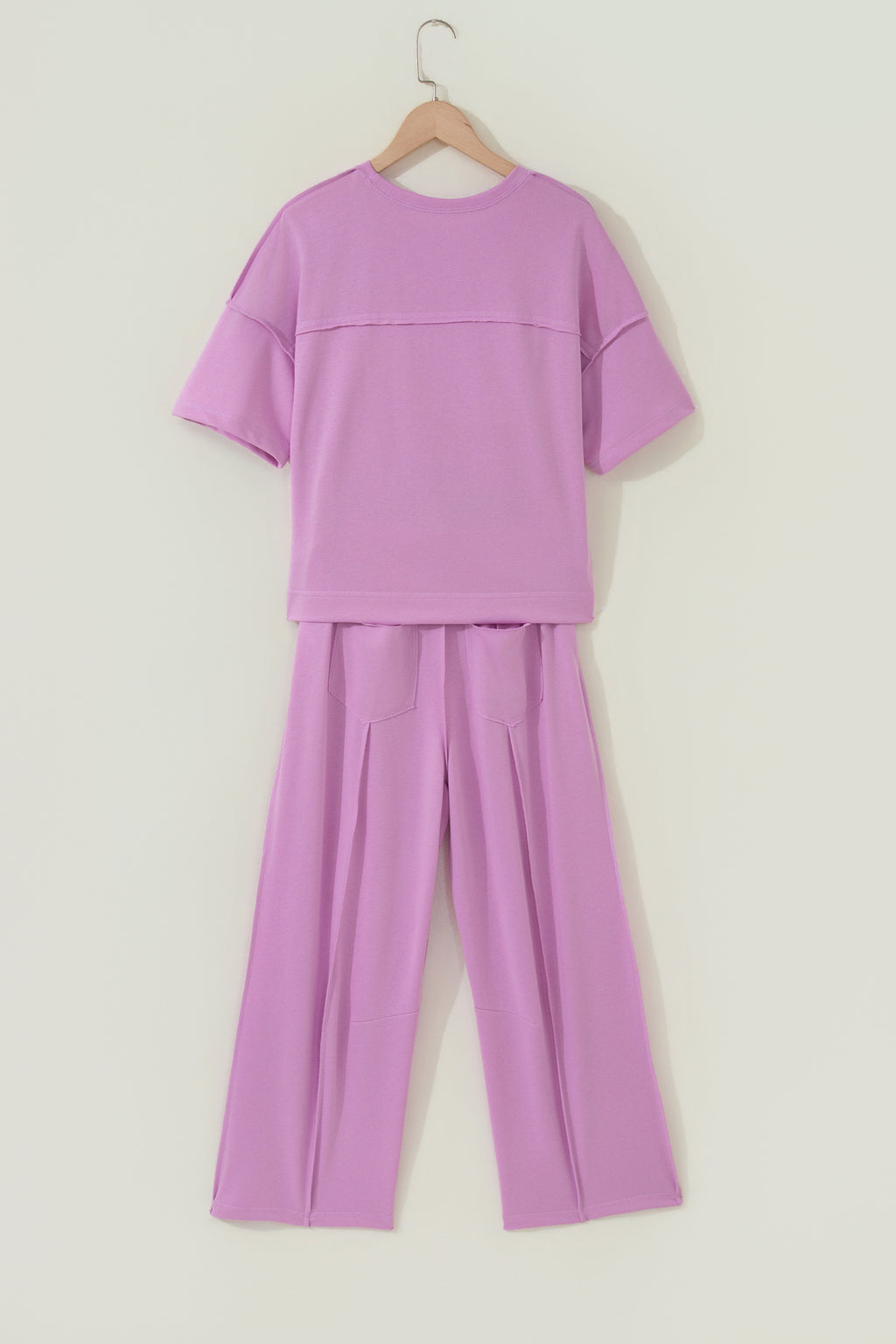 Conjunto Rojo Rosado de Camiseta Boxy y Pantalón Barrel | Detallia