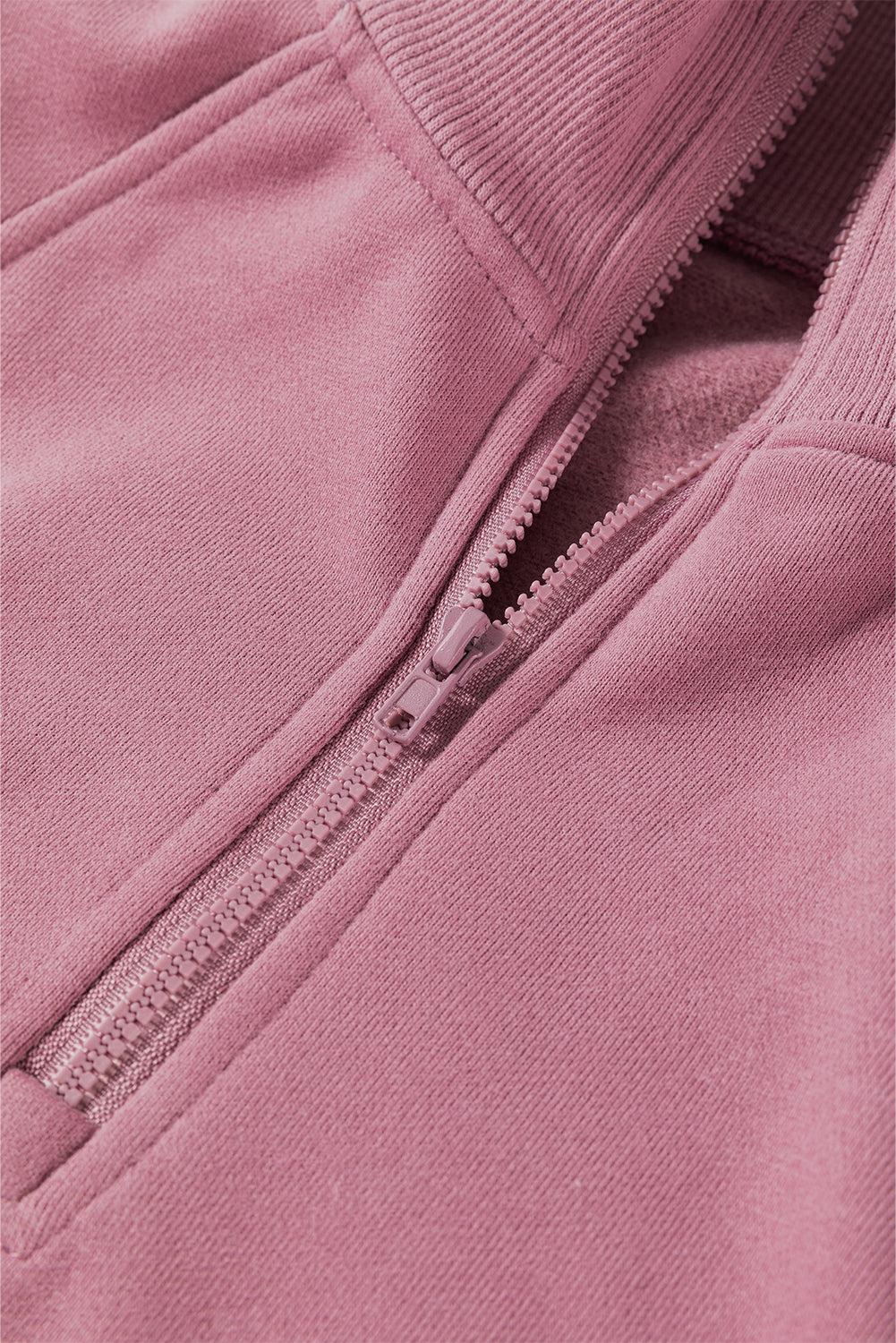 Sudadera Fucsia de Cuello Cremallera y Hombro Caído | Detallia