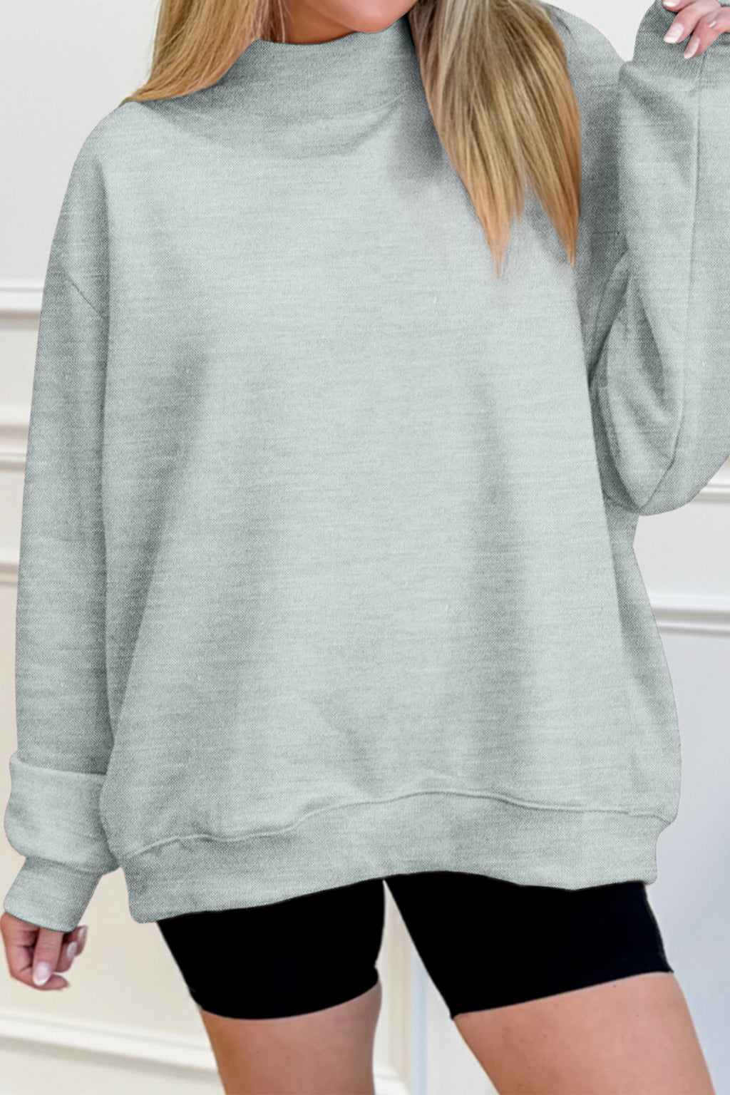 Sudadera Negra Oversize de Cuello Alto | Detallia