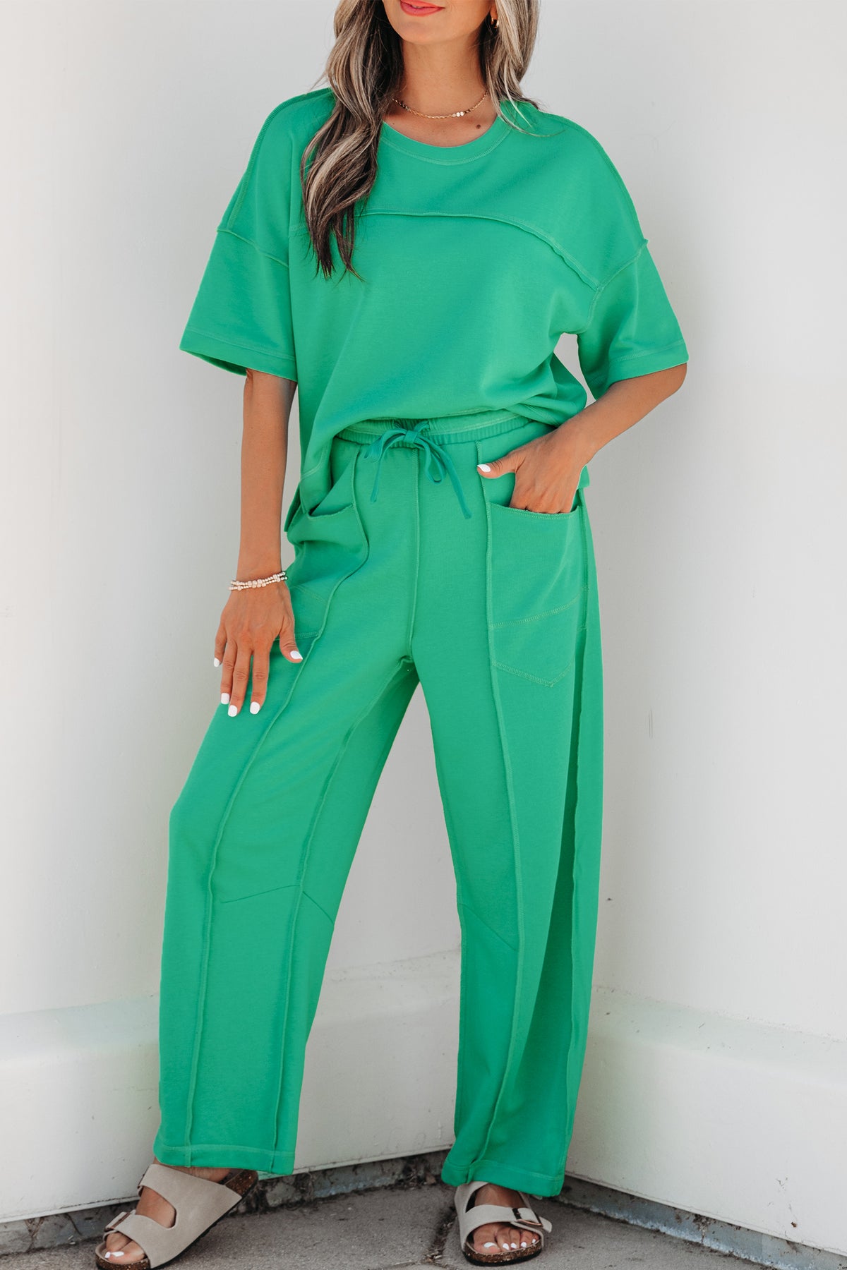 Conjunto Rojo Rosado de Camiseta Boxy y Pantalón Barrel | Detallia