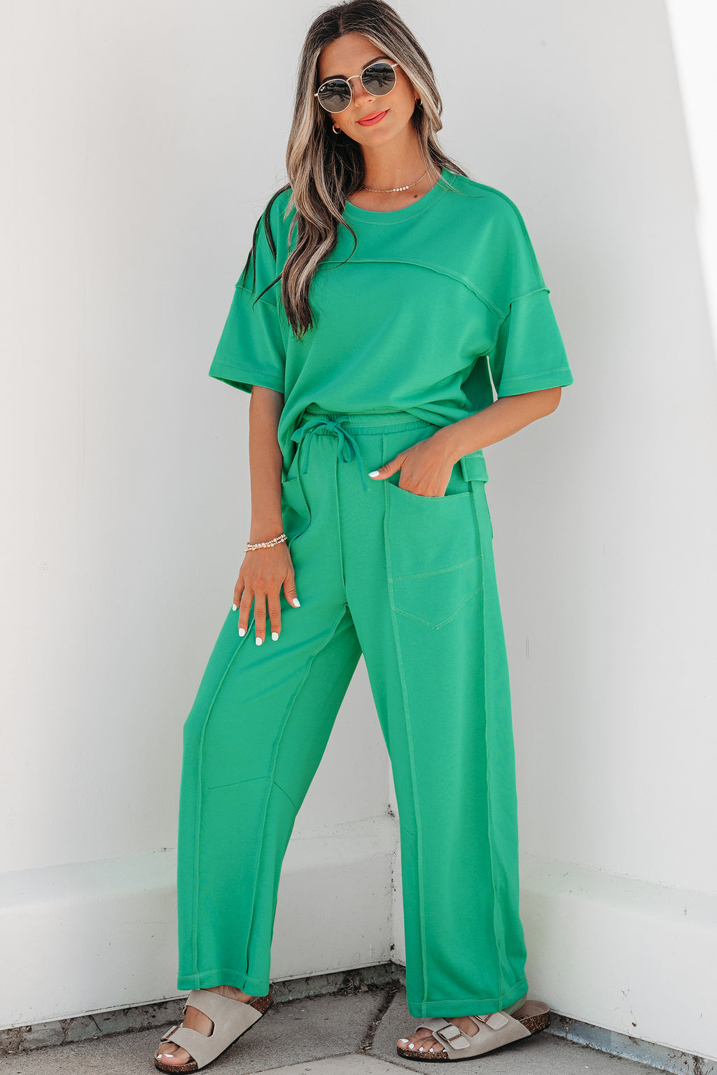 Conjunto Rojo Rosado de Camiseta Boxy y Pantalón Barrel | Detallia