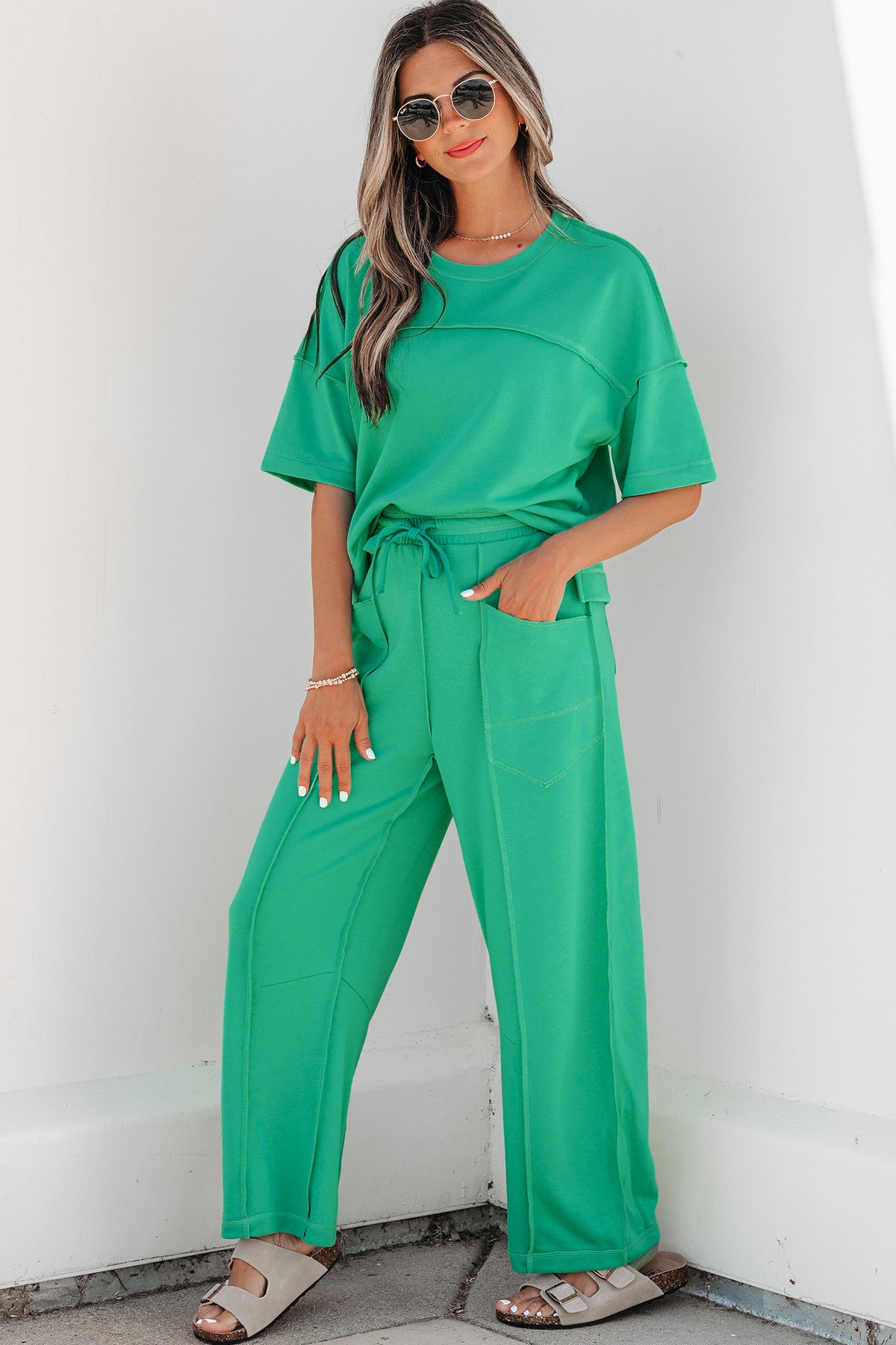 Conjunto Rojo Rosado de Camiseta Boxy y Pantalón Barrel | Detallia