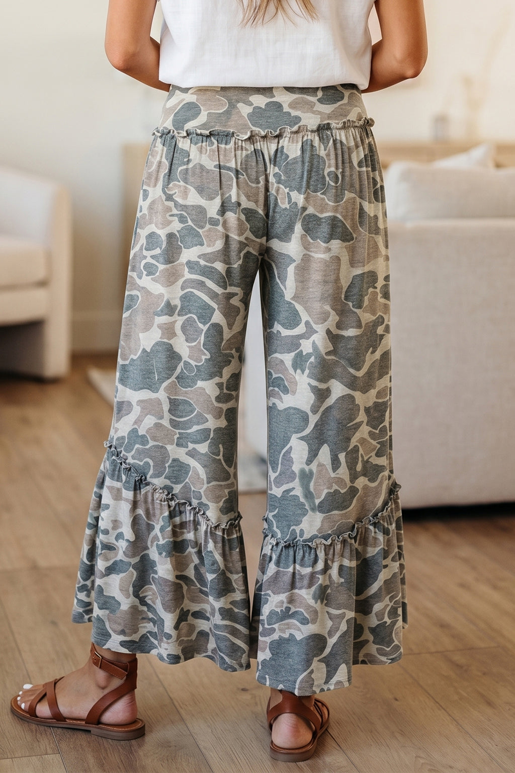 Pantalón Camuflaje Multicolor de Pernera Ancha | Detallia