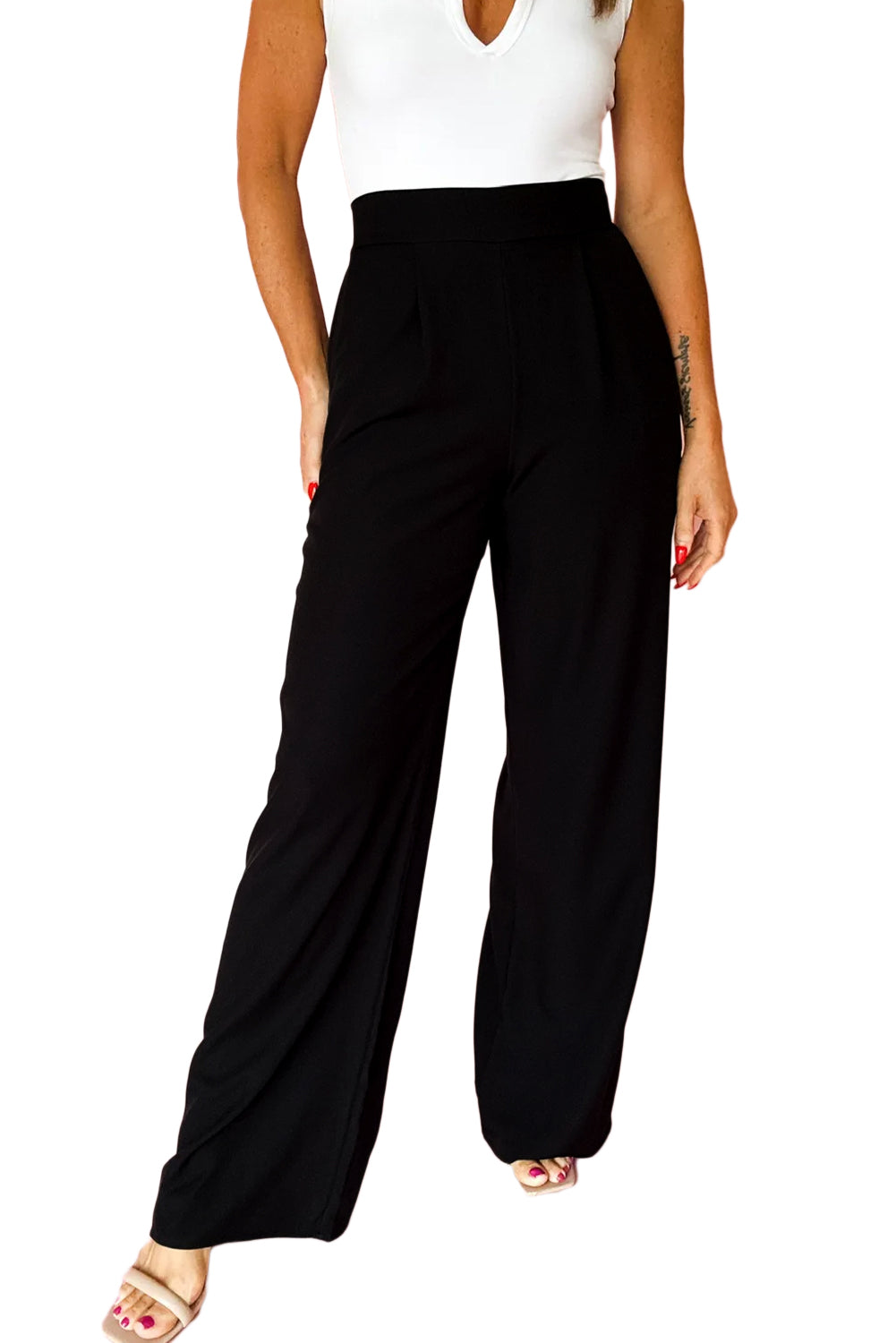 Pantalón Rojo Fuego con Pliegues | Detallia