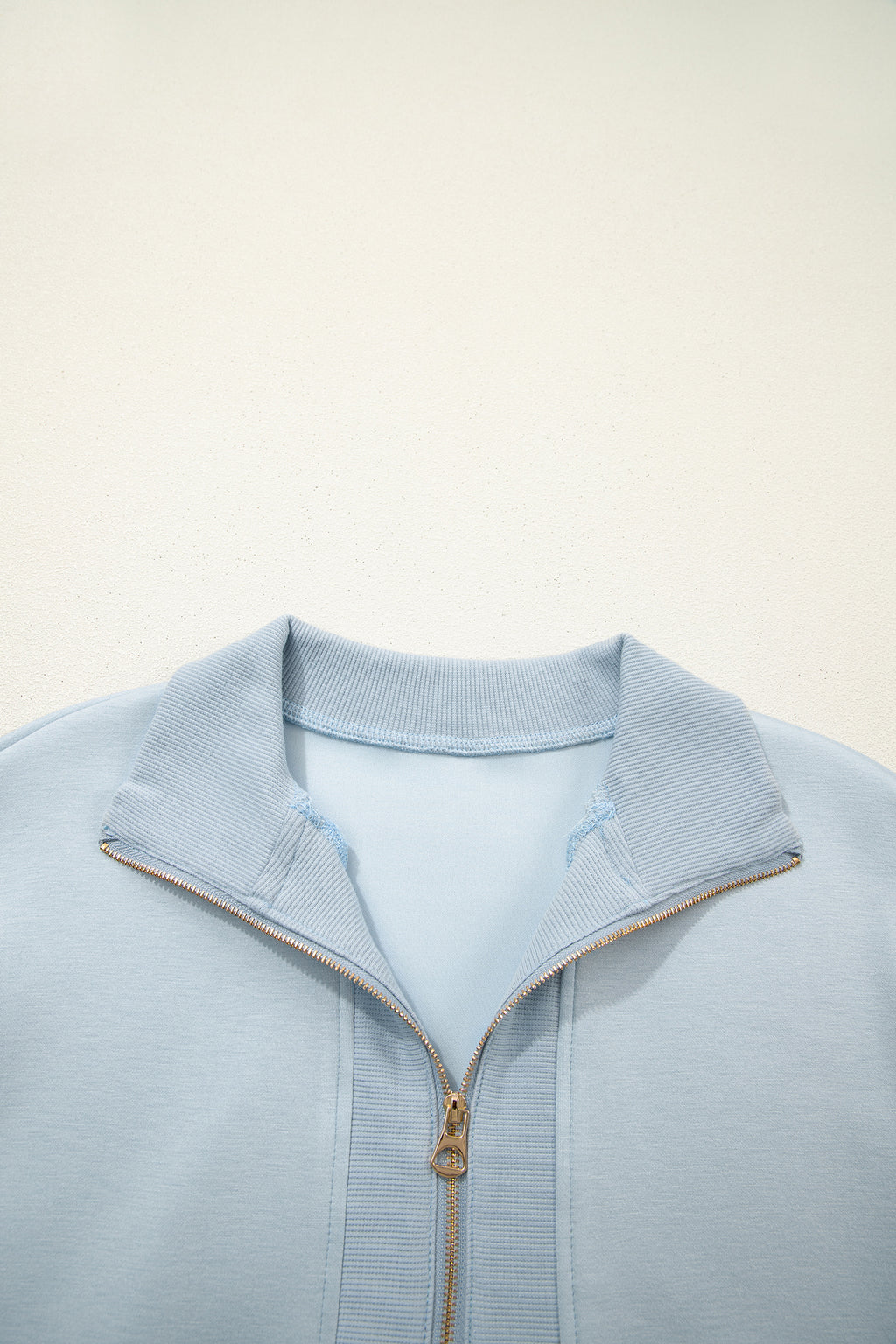 Conjunto Azul Celeste de Polo con Cremallera y Pantalón | Detallia