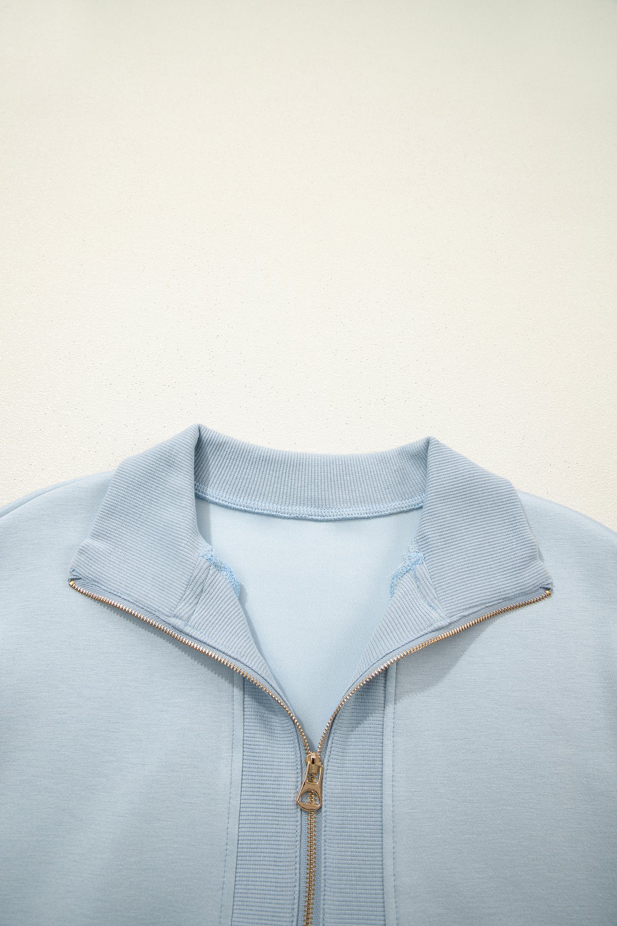 Conjunto Azul Celeste de Polo con Cremallera y Pantalón | Detallia