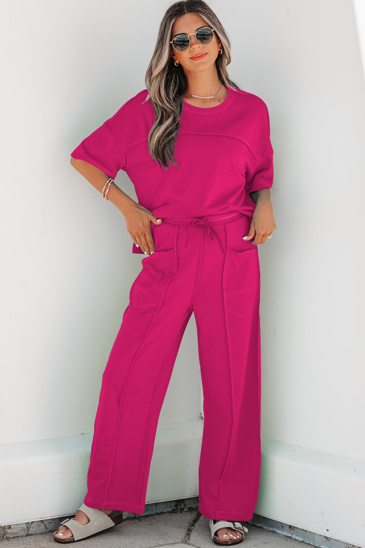Conjunto Rojo Rosado de Camiseta Boxy y Pantalón Barrel | Detallia