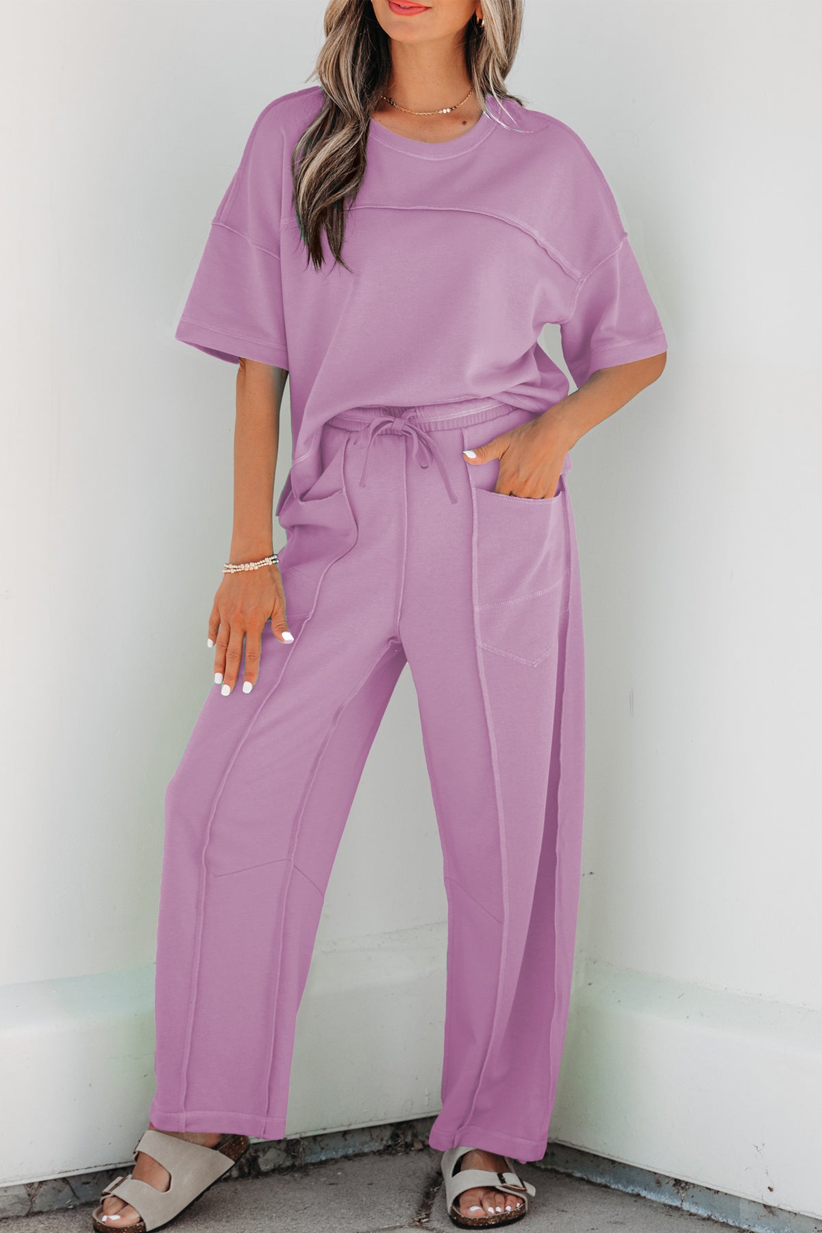 Conjunto Rojo Rosado de Camiseta Boxy y Pantalón Barrel | Detallia